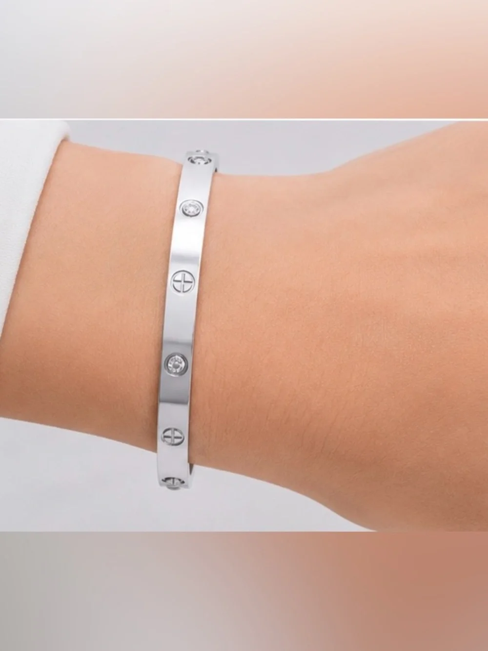 Silver Stainless Steel Bracelet – Waterproof – 7 Inches 🩶